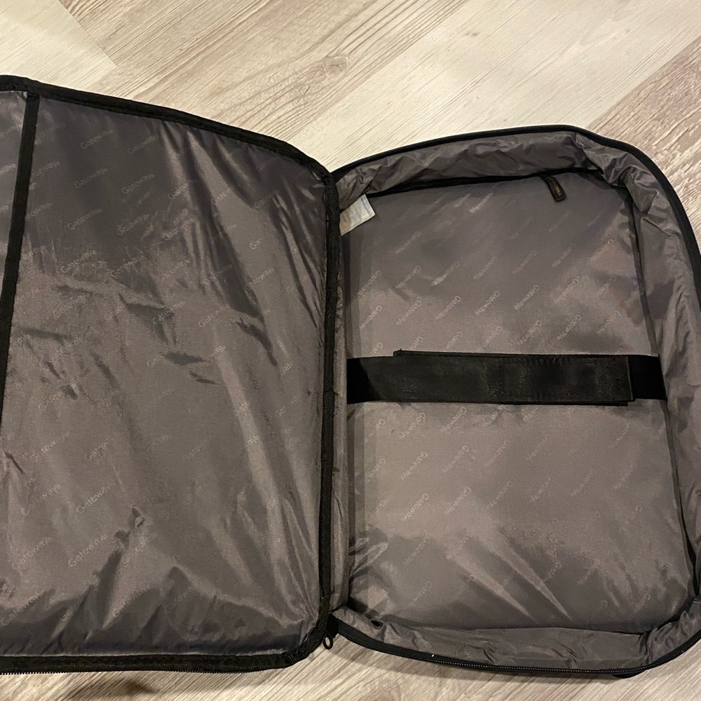 Gateway multi compartment laptop case or briefcase - Picture 5 of 5